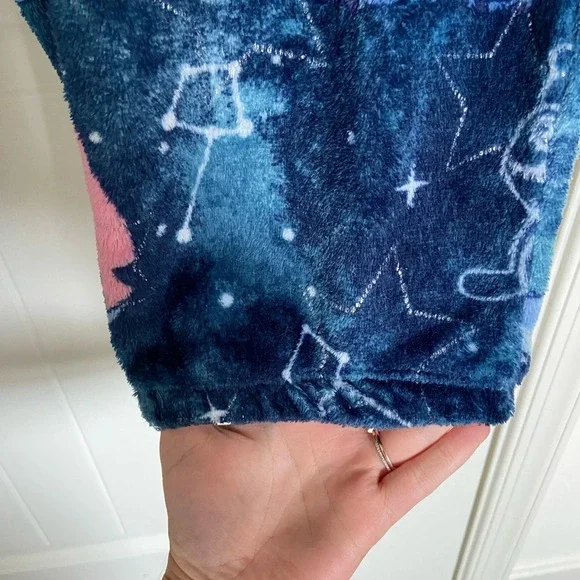 Disney women’s plush Stitch theme patterned pajama pants —‎ size 3X - Picture 4 of 7
